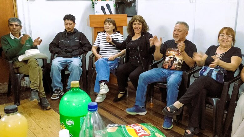 Escuela de Talentos ofrece talleres de “tejido palillo y crochet” y “entretención y juegos” para adultos mayores