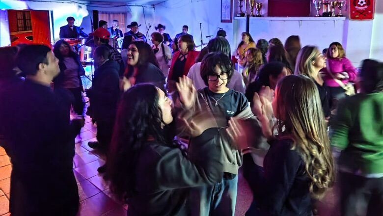 La Talentosa volvió a reunir a los artistas y vecinos de Andacollo en torno a la música, el baile y la cultura local